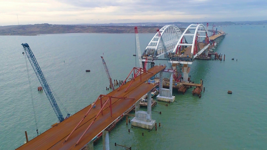 Проектот на Путин подготвен за пат, Кримскиот мост е завршен