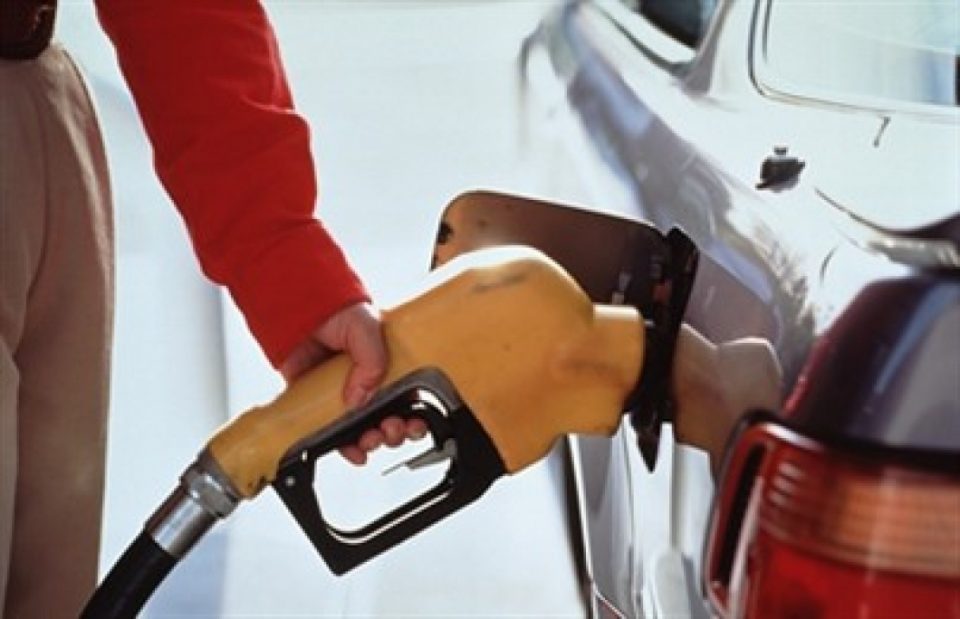 Бензините поевтини за еден денар, дизелот со иста цена