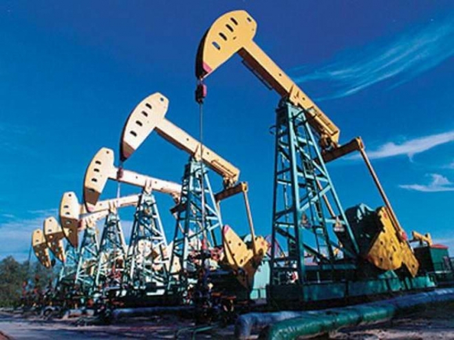 Нафтата поскапува по пријавениот пад на залихите во САД