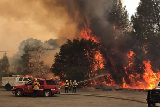 Калифорнија: Наредена евакуација на уште 10.000 луѓе