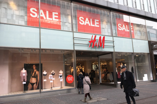 H&M објави дека вредноста на нејзиниот глобален непродаден инвентар во последното тримесечје се зголемил на 4 милијарди долари