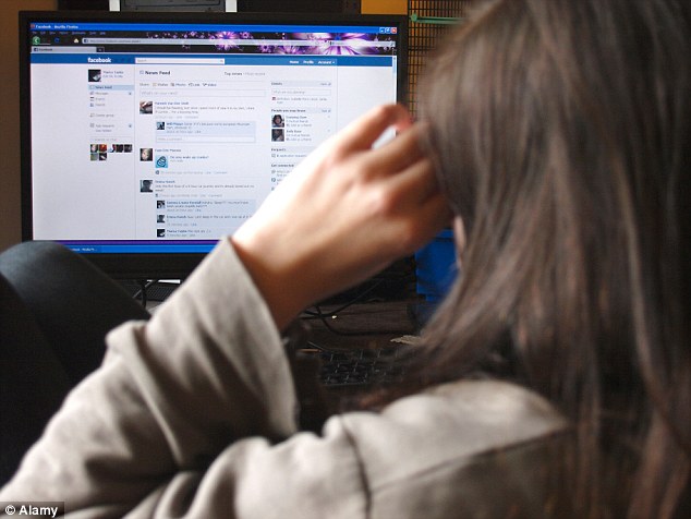 Фејсбук и Твитер масовно бришат лажни профили