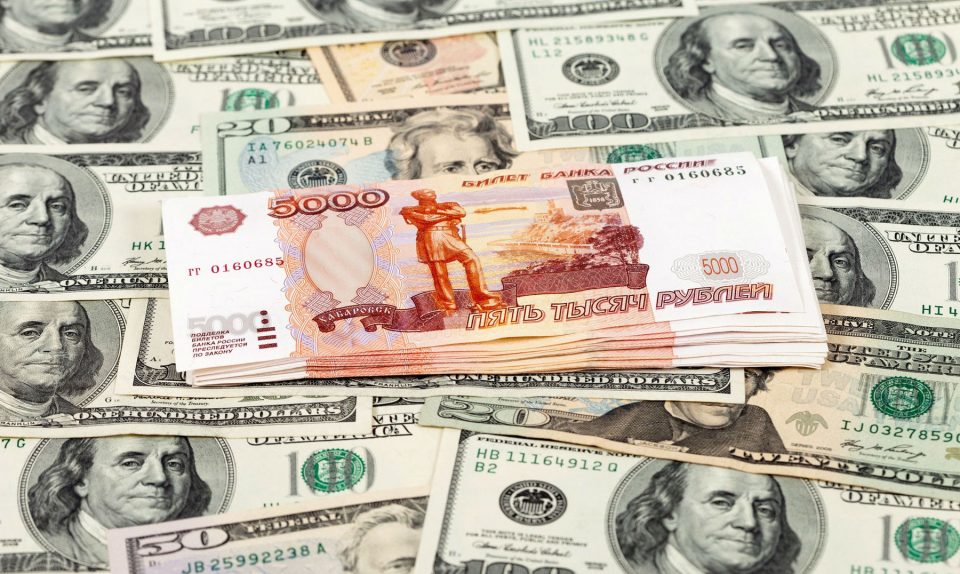 Москва со нови контра мерки  кон САД : ќе го замени доларот со еврото и рубљата