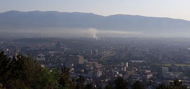 Скопјани се гушат среде лето, Владата парите планирани за заштита на животната средина ги пренамени за референдумот