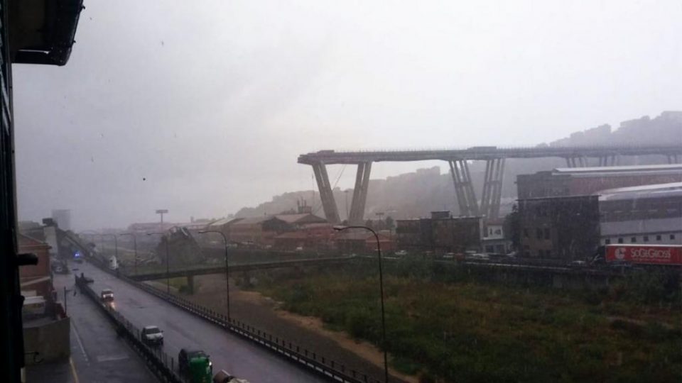 Најмалку 10 луѓе загинаа во несреќата на мостот во Џенова