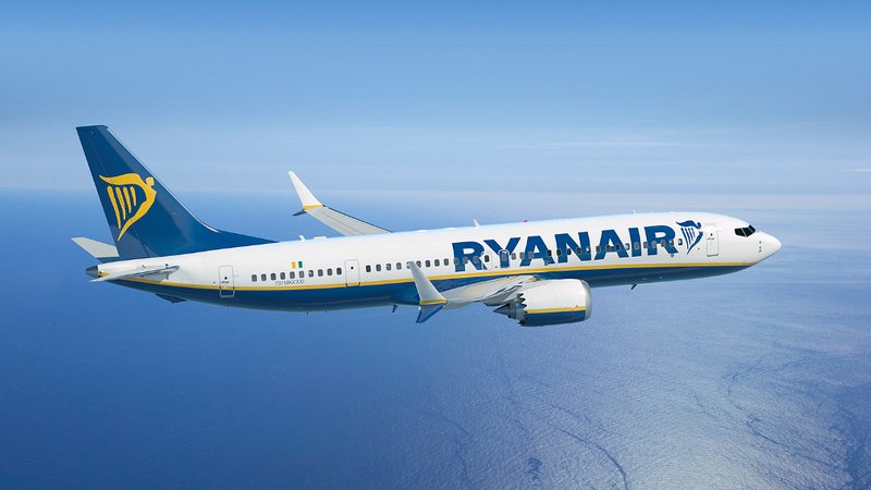 Ирскиот нискобуџетен авиопревозник „Рајанер“ денеска значително ја намали проценката на годишната добивка