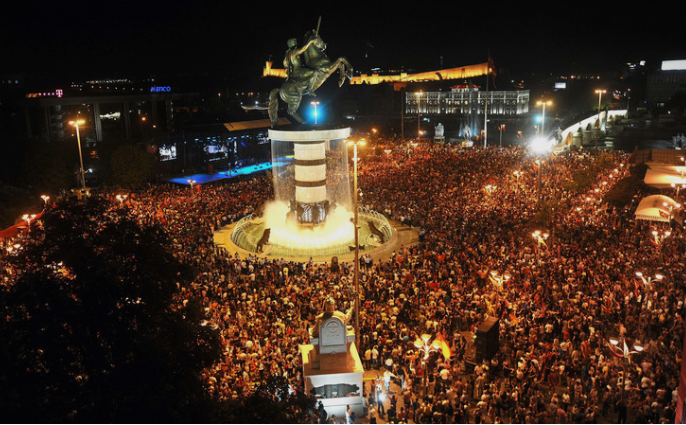 ВИДЕО: Еве како ВМРО-ДПМНЕ ја организираше прославата за 20 години од независноста, 100.000 граѓани на плоштадот Македонија и неповторливата „Земјо мила“