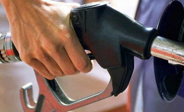 Увозните цени на горивата во јули поскапи за 0,1 отсто на месечно и за 38,5 отсто на годишно ниво
