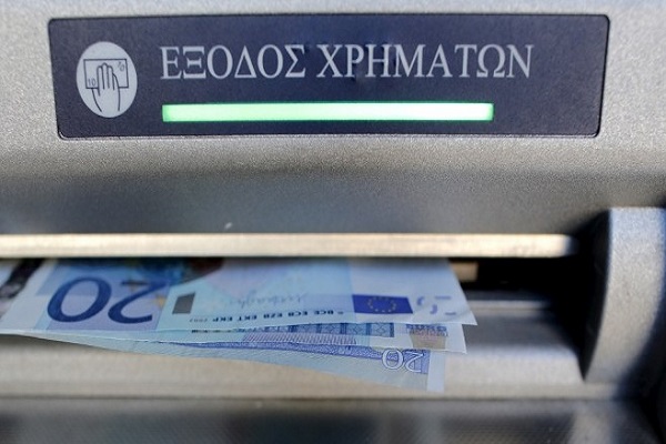 Во Грција сега може да се повлече готовина без ограничувања