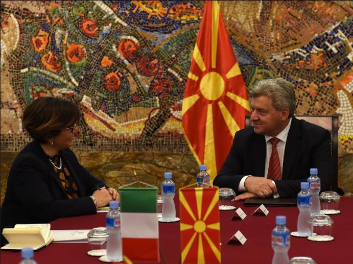 Иванов оствари средба со италијанската министерка за одбрана
