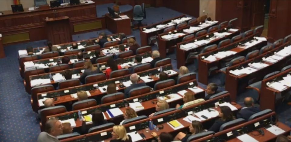 Николоски: Ќе беше чесно пратениците да ја информираа јавноста за намерите пред гласањето