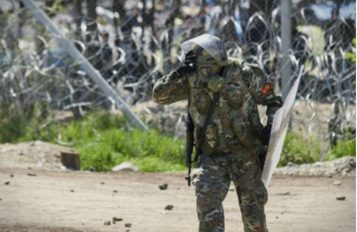 Војници на АРМ стрелале во воздух за да спречат нелегално минување на мигранти на границата со Грција