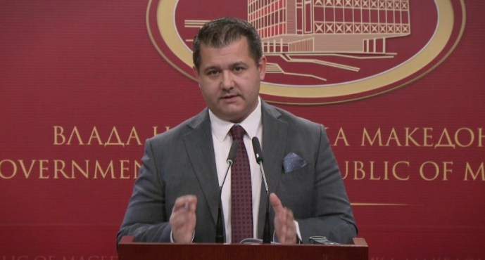 Бошњаковски: Премиерот ги демантира информациите на „Курир” и „Република” за притисок врз пратениците