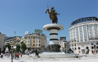 Просечниот Македонец должи 1.200 евра – намален бројот на блокирани сметки