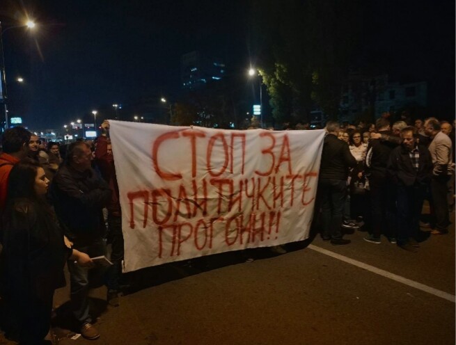 Масовен протест пред Кривичниот суд во Скопје, граѓаните порачаа: „Правда за Груевски“