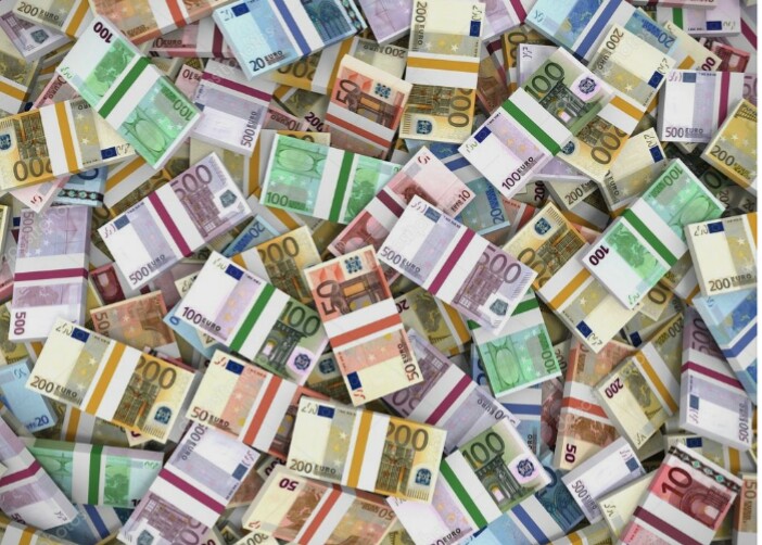 Граѓаните ќе го платат цехот: Владата наредната година ќе инкасира 118 милиони евра повеќе од годинава по основ на даноци