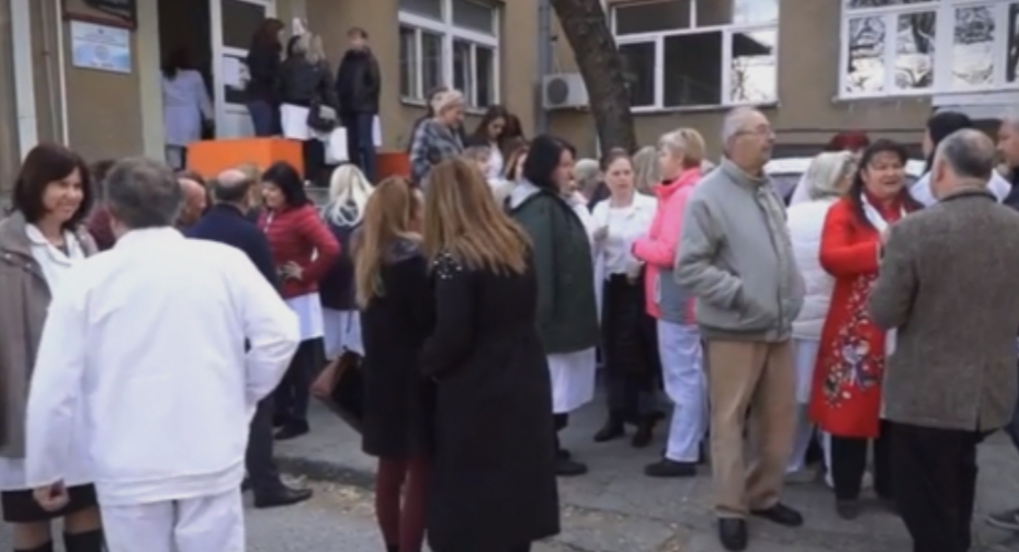 Матичните лекари на протест: Ако не требаат доктори, тие што останавме да се спакуваме и заминеме во Германија