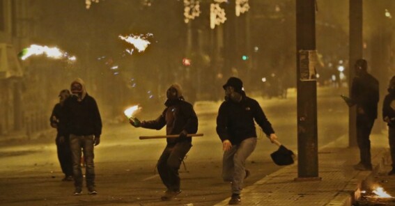 Инциденти по маршот во Атина, уапсени 19 луѓе