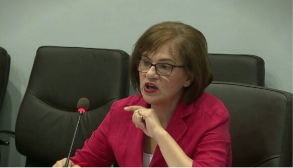 Пемова: Власта ги намалува условите за да инсталира партиски кадри на раководни позиции