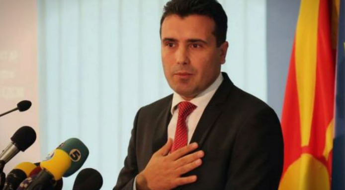 Костадинов по постапките на неговиот шеф Заев, во емисија сам се демантира
