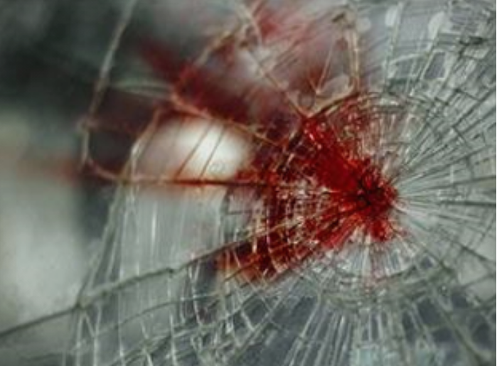 Трагедија утрово во Македонија: Се судри автобус со автомобил, едно лице загина, петмина се повредени