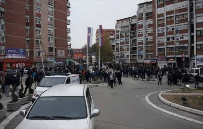 Тензично во Косовска Митровица, косовски специјалци уапсиле четворица Срби