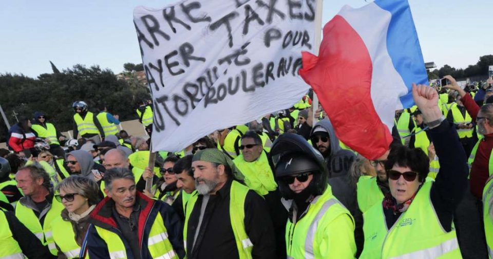 Француската влада изјави дека нема да ги промени своите фискални и еколошки политики