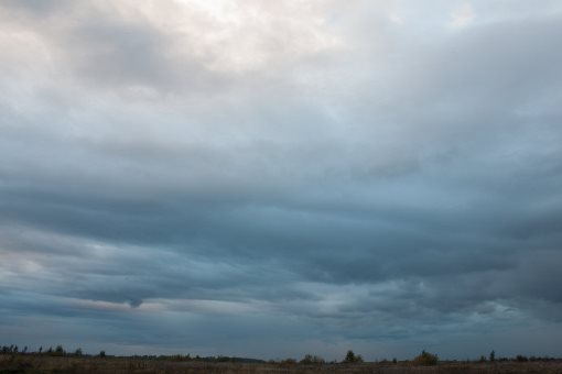 Облачно со пороен дожд и грмежи