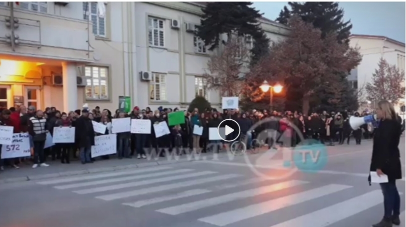 ФОТО: Протест во Битола за итни мерки против загадениот воздух