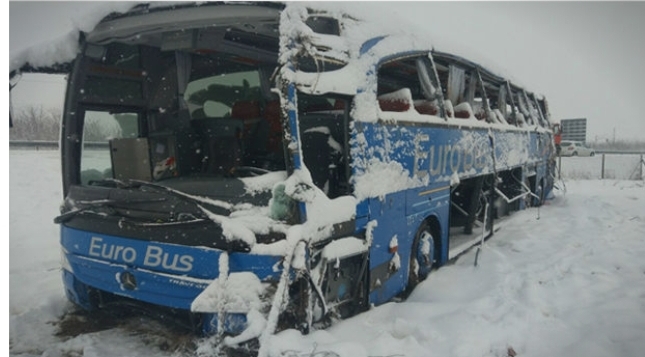 ФОТО: Ова е македонскиот автобус кој се преврте кај Лесковац