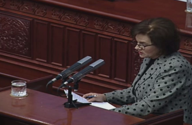 Пемова до Заев: Доколку живееме во демократија, зошто Собранието денеска како никогаш е опколено со полиција и војска?