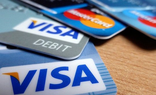 Американците тонат во долгови со нивните кредитни картички