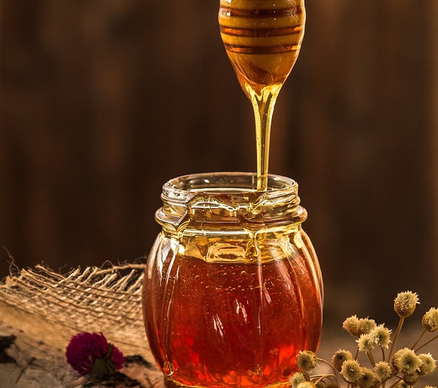 Сите бенефити од медот: Засладува, но и разубавува