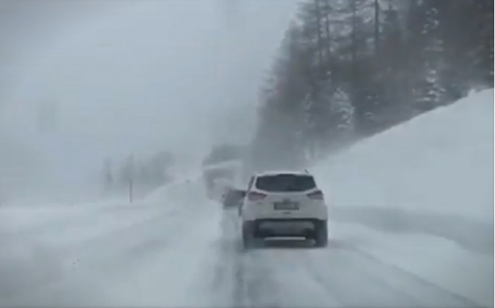 АМСМ: Снег и намалена видливост на патиштата