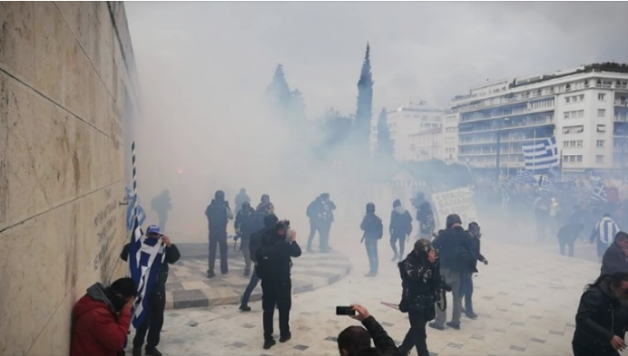 Врие во Атина на протестот против Преспанскиот договор