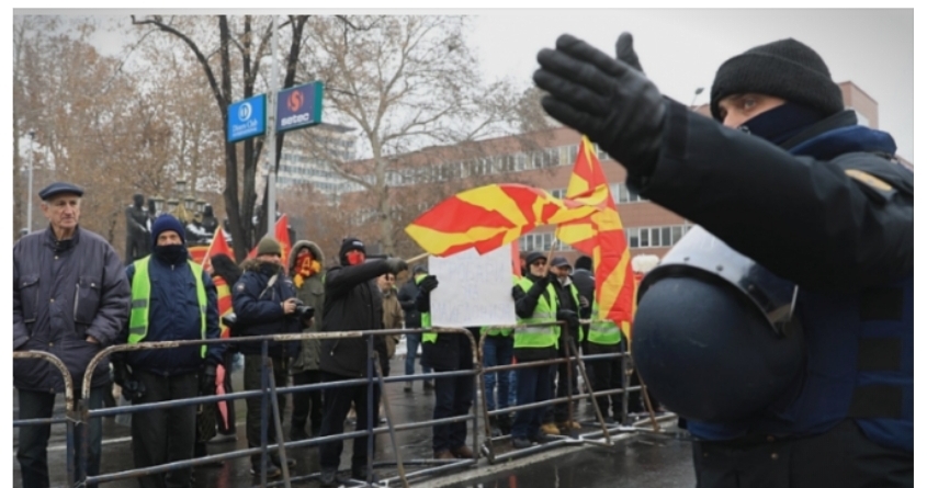 Заврши протестот пред Собранието, продолжува утре напладне