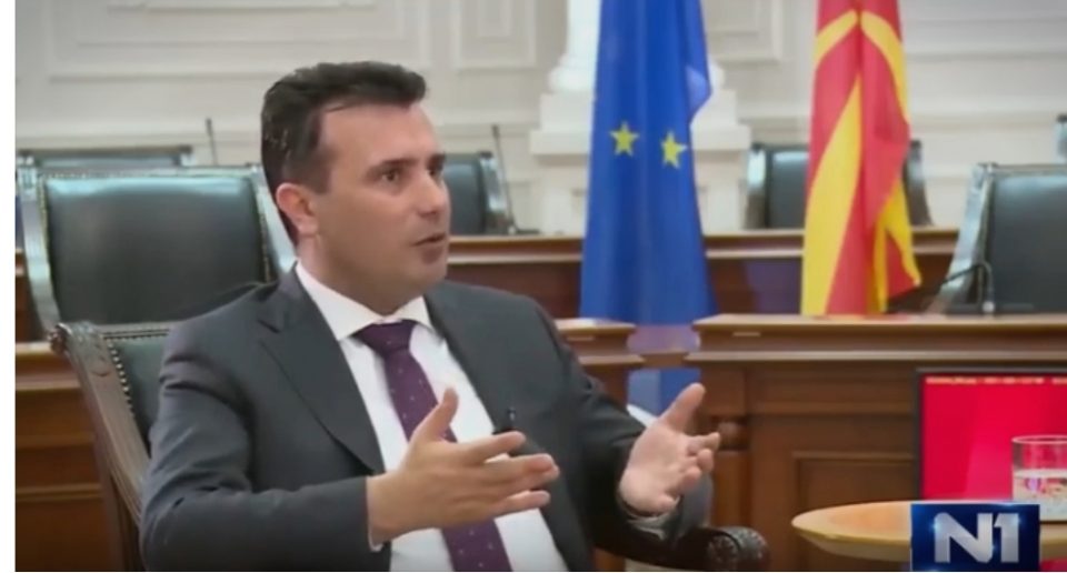 Заев: Албанскиот јазик стана официјален, на таблата на владата „Северна Македонија“ ќе пишува и на албански