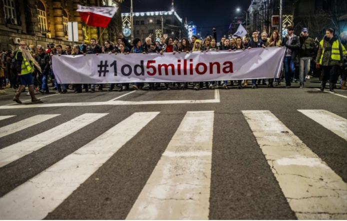 Десети граѓански протест во Белград, на кој се приклучија и студентите