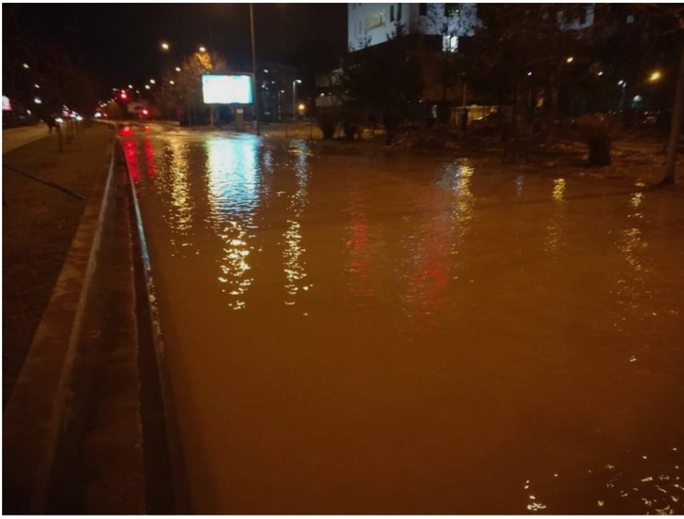 Од Град Скопје се огласија за поплавата на „Илинденска“: Има голем дефект