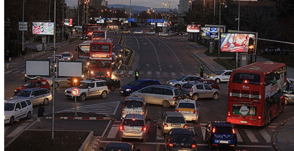 Влезовите на Скопје утрово закрчени: На овие булевари има привремен сообраќаен режим