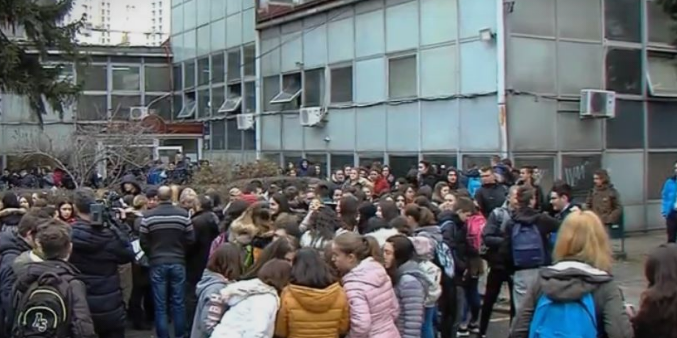 Професорите од Средното хемиско училиште ја бојкотираат наставата поради назначување на Албанец за директор