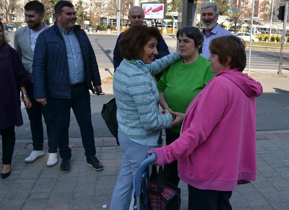 Силјановска на средба со пазарџиите: Зголемените даноци ги земаат првите жртви