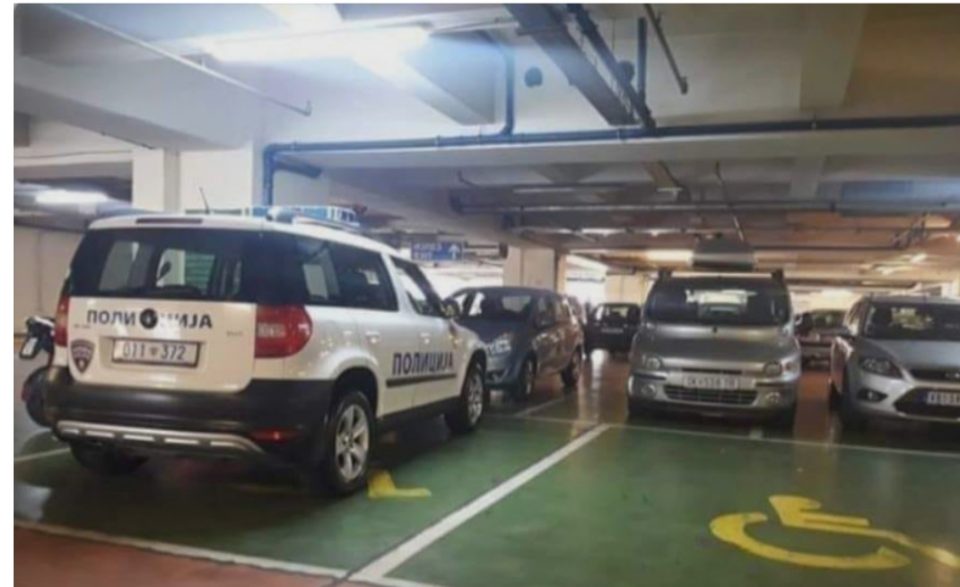 ФОТО: Македонската полиција  служи за пример каде треба да  се паркира возило