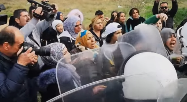 Македонската полиција на готовс, војна со мигранти на Солунско поле (ВИДЕО)