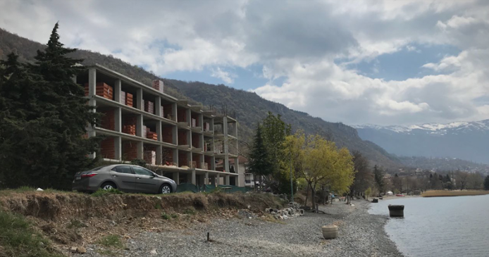 УНЕСКО предложи Охрид да се стави на листата на загрозено светско наследство и бара уривање на дивоградбите