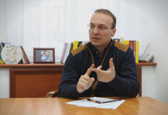 Милошоски до Заев: Какви се квалификациите на вашите советници Александар Ружин и Љупчо Зафировски?