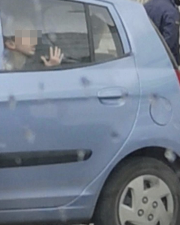 Срам за Штип: Без налог се претресуваат возила во присуство на малолетни деца (ФОТО)