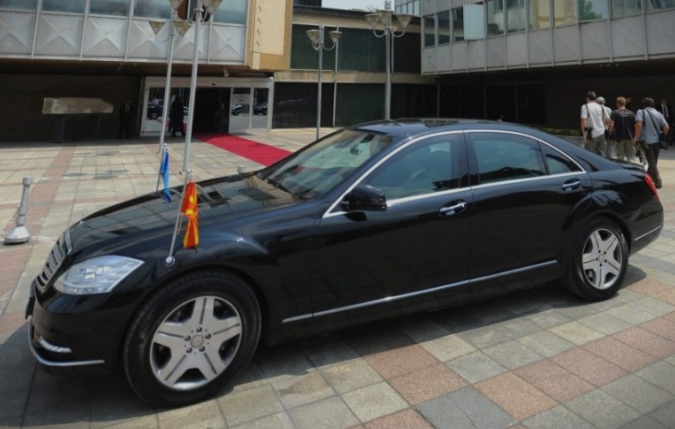 За нови гуми за Mерцедесот Владата ќе плати 53.000 евра