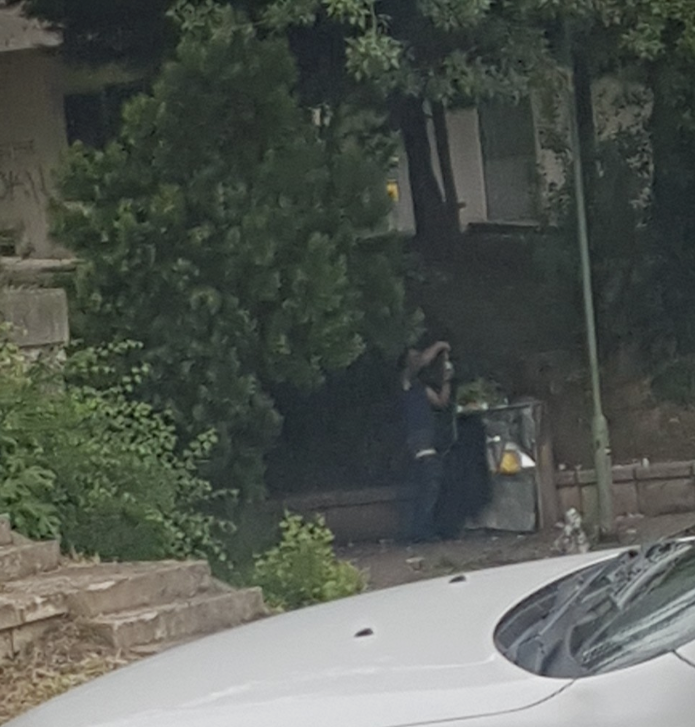 ФОТО: Среде Кисела Вода се дрогираат, жителите на нозе