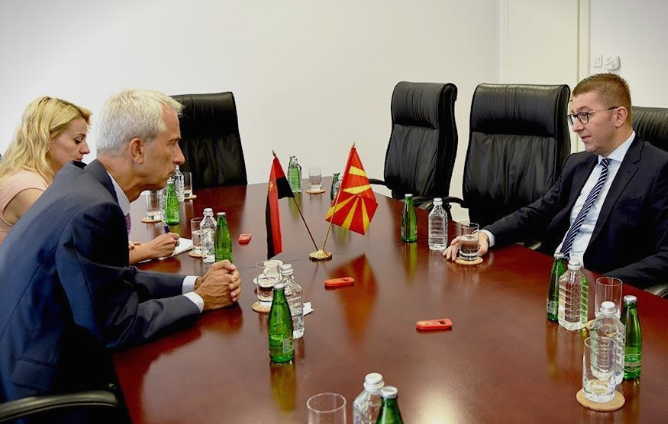 Мицкоски оствари средба со амбасадорот на Холандија: „Оваа Влада спроведува политички прогон и сериозно заостанува во реформите“